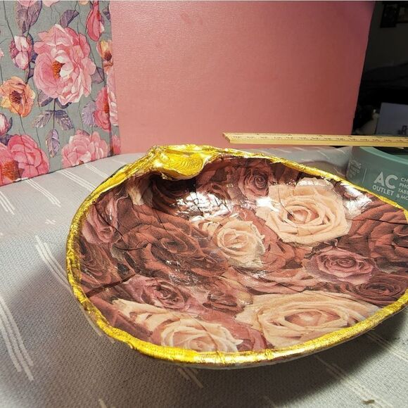 DECOUPAGE CLAM SHELL DECOUPAGE PINK ROSES 🌹 ON A CLAM SHELL TRINKET DISH - Picture 5 of 10